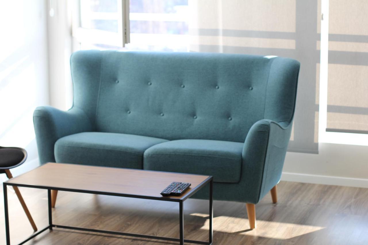 Turquoise And Magenta Daire